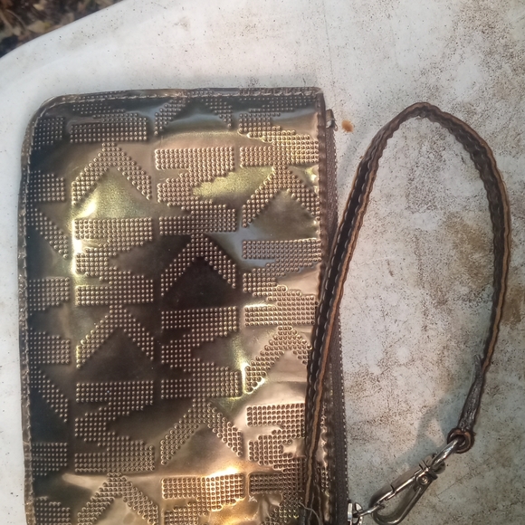 Michael Kors wristlet   *profits from item are donated to help accident victim** - Picture 4 of 6